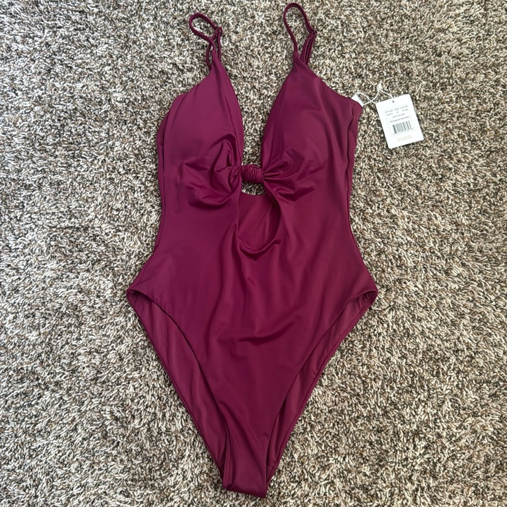 ANDIE Swimwear Santorini One Piece Women Medium Swim Bathing Suit Keyhole